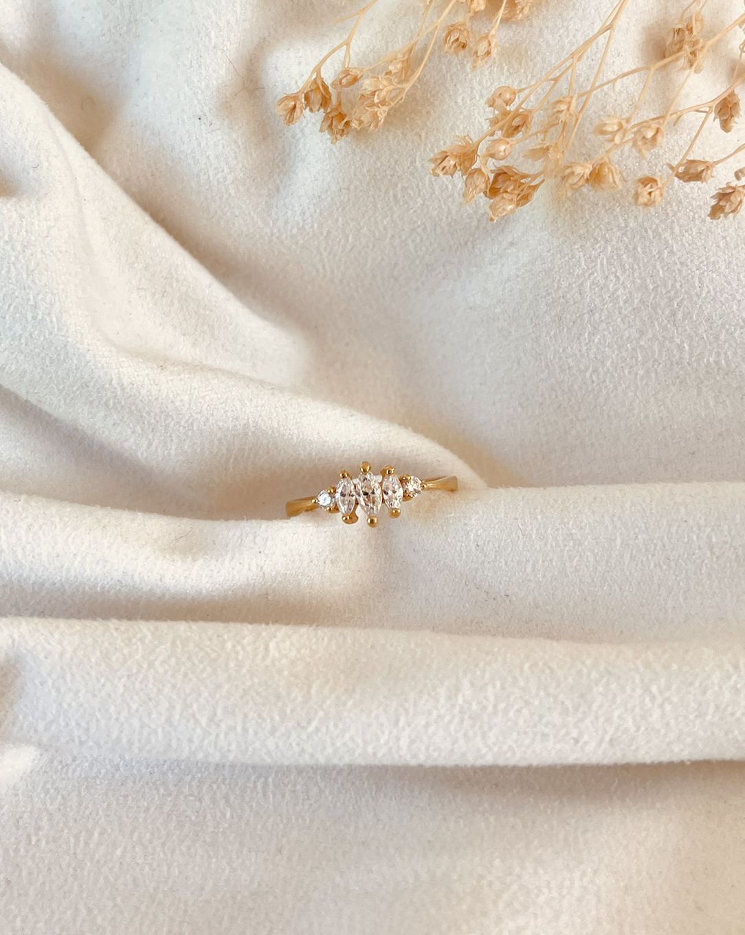 bague or sertie de diamants